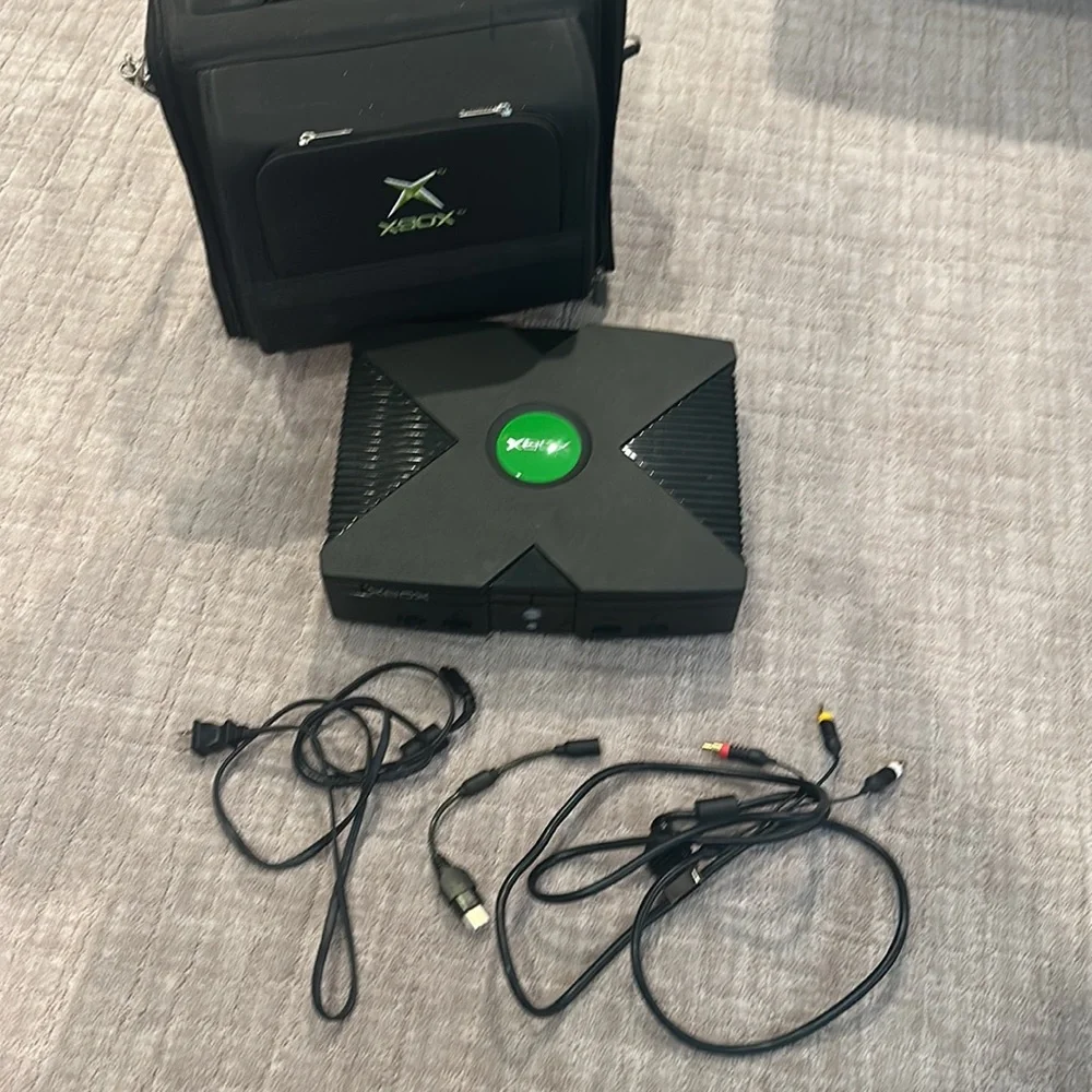 Xbox Console with Green Logo - Picture 4 of 6